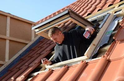 Pose de fenêtres de toit Velux à Bagnols-en-Forêt